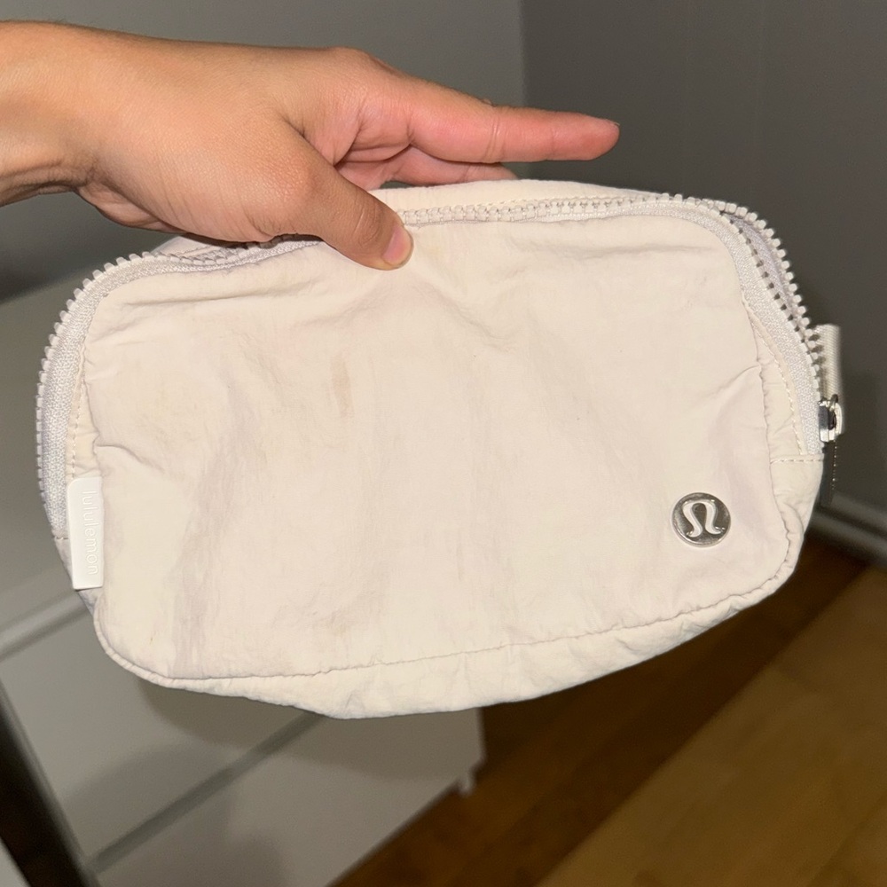 Lululemon 1L belt bag